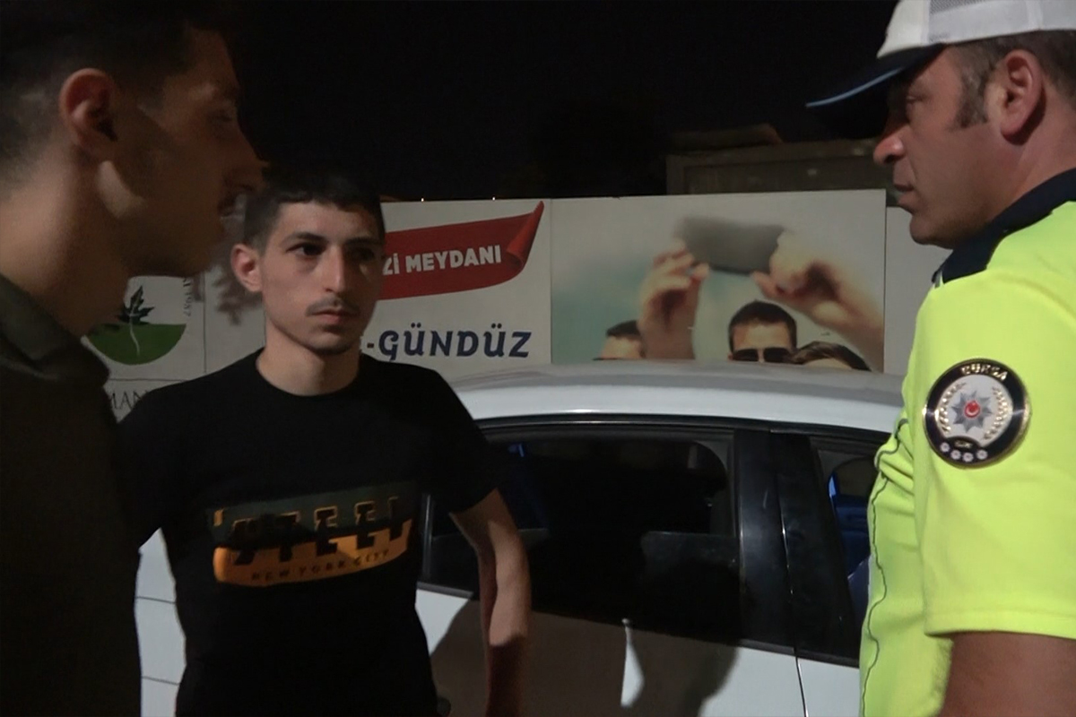 Drift yapmaktan ehliyetine el konulmuştu…Polislerle böyle pazarlık yaptı