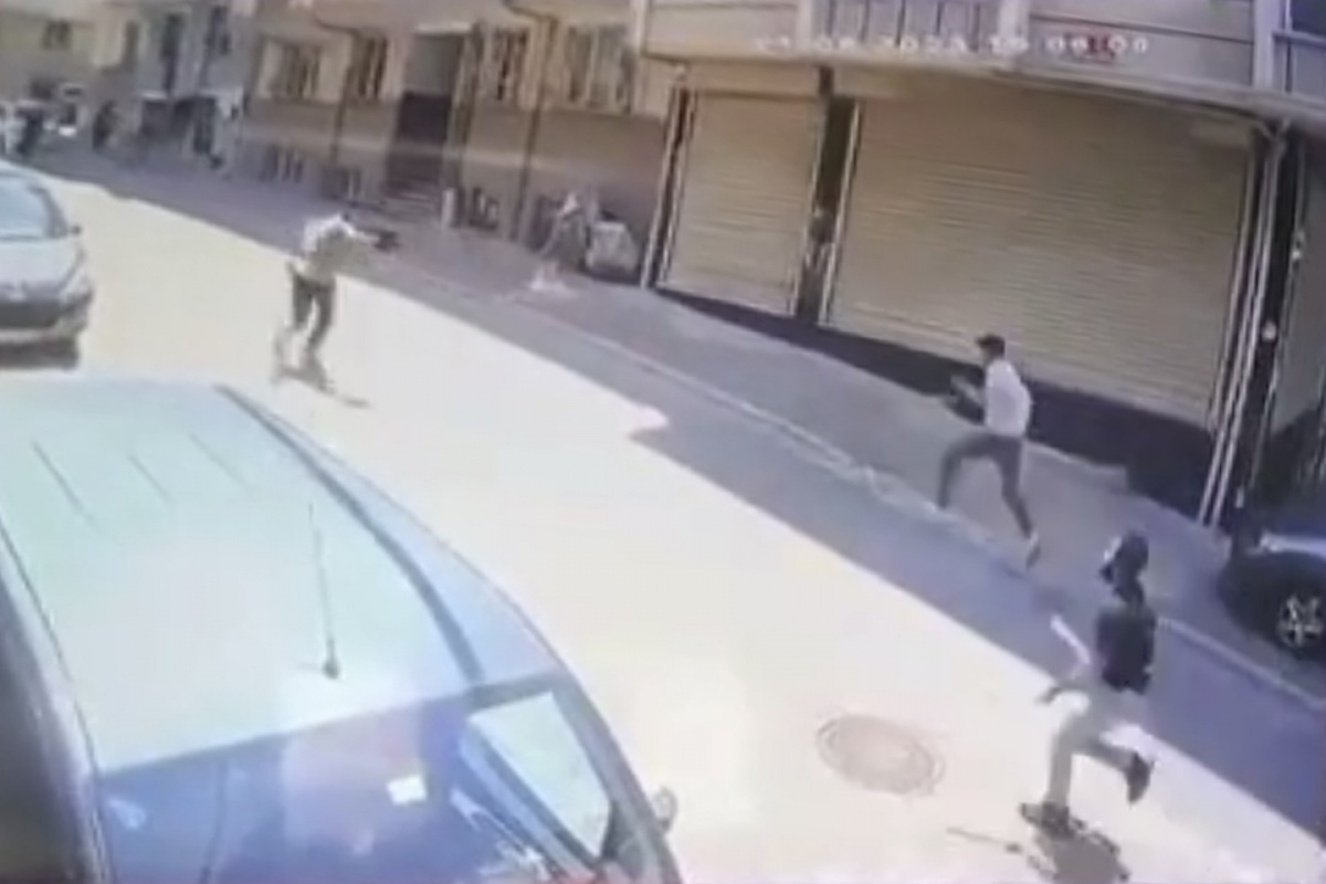 İstanbul’da gençlerin laf atma kavgası kanlı bitti: 1 ölü, 1 yaralı