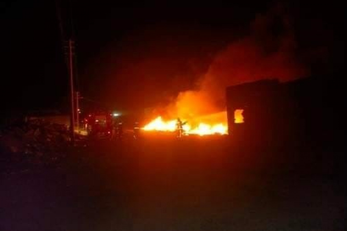 Antalya’da çöp ve hurdalık yangını korkuttu