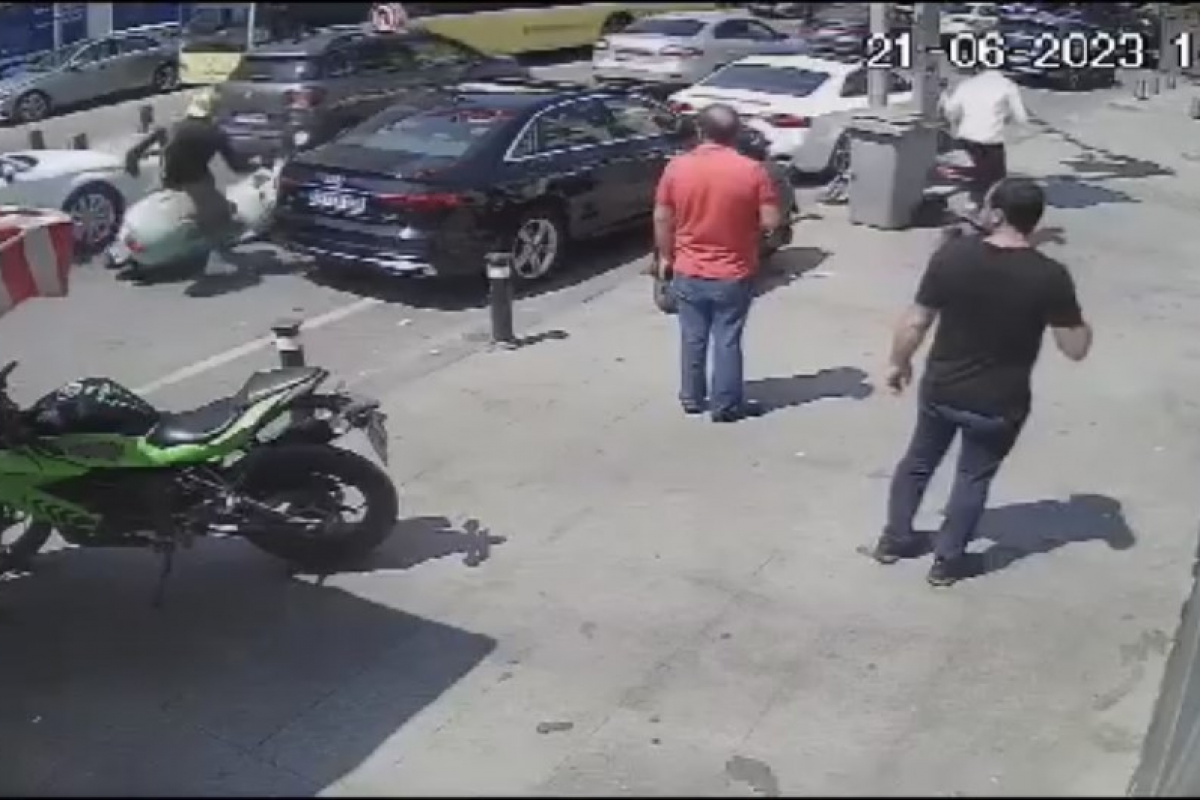 Bebek’te ünlü oyuncunun kaza anı kamerada