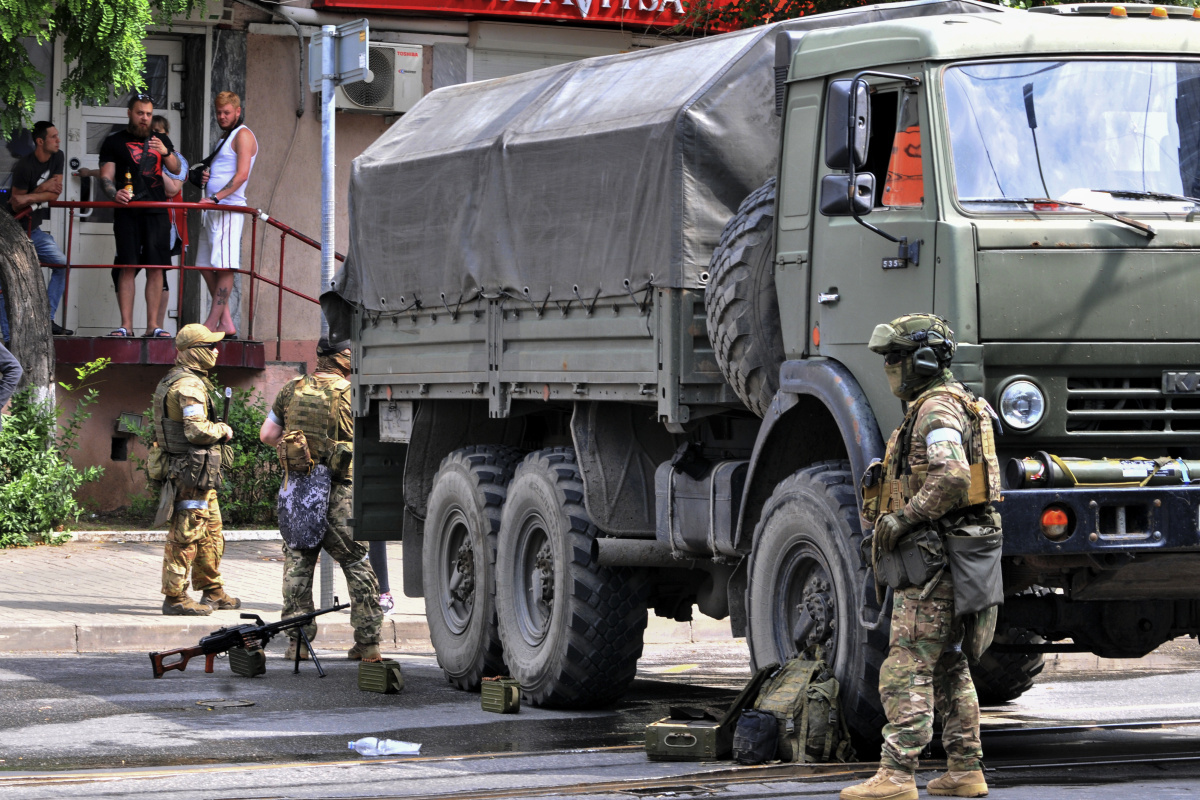 Wagner savaşçıları Rostov sokaklarında