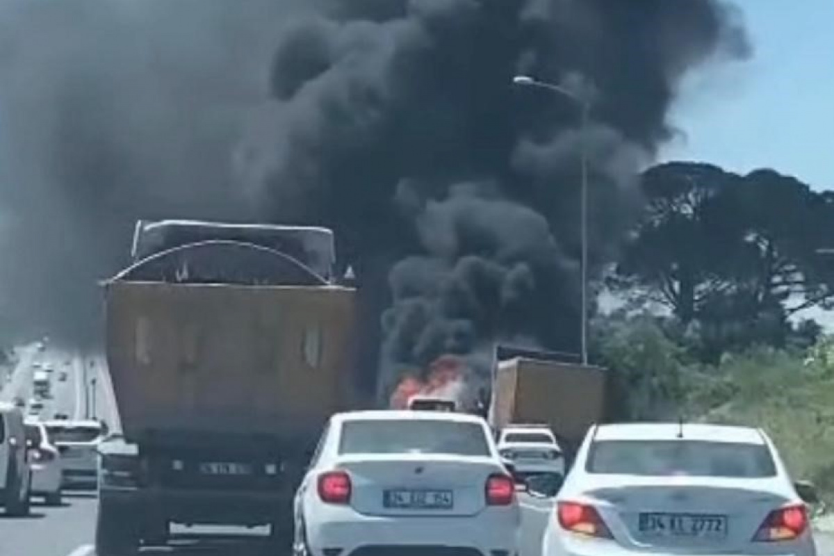 Çekmeköy’de servis aracı alev alev yandı