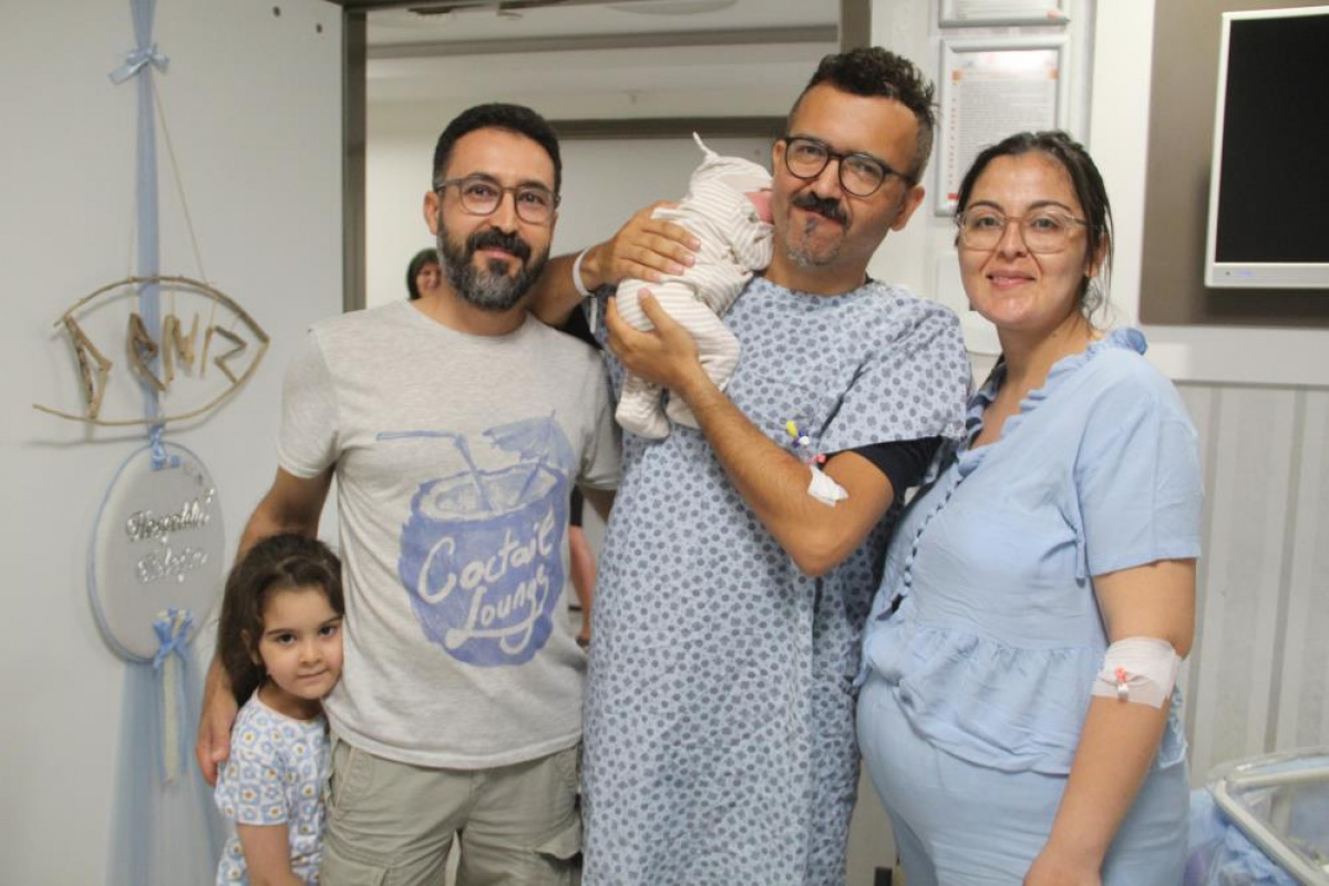 1 saat içinde 2 hastasına sezaryen doğum yaptırdı, ardından kendisi aynı hastanede 2,5 saat süren ameliyata girdi