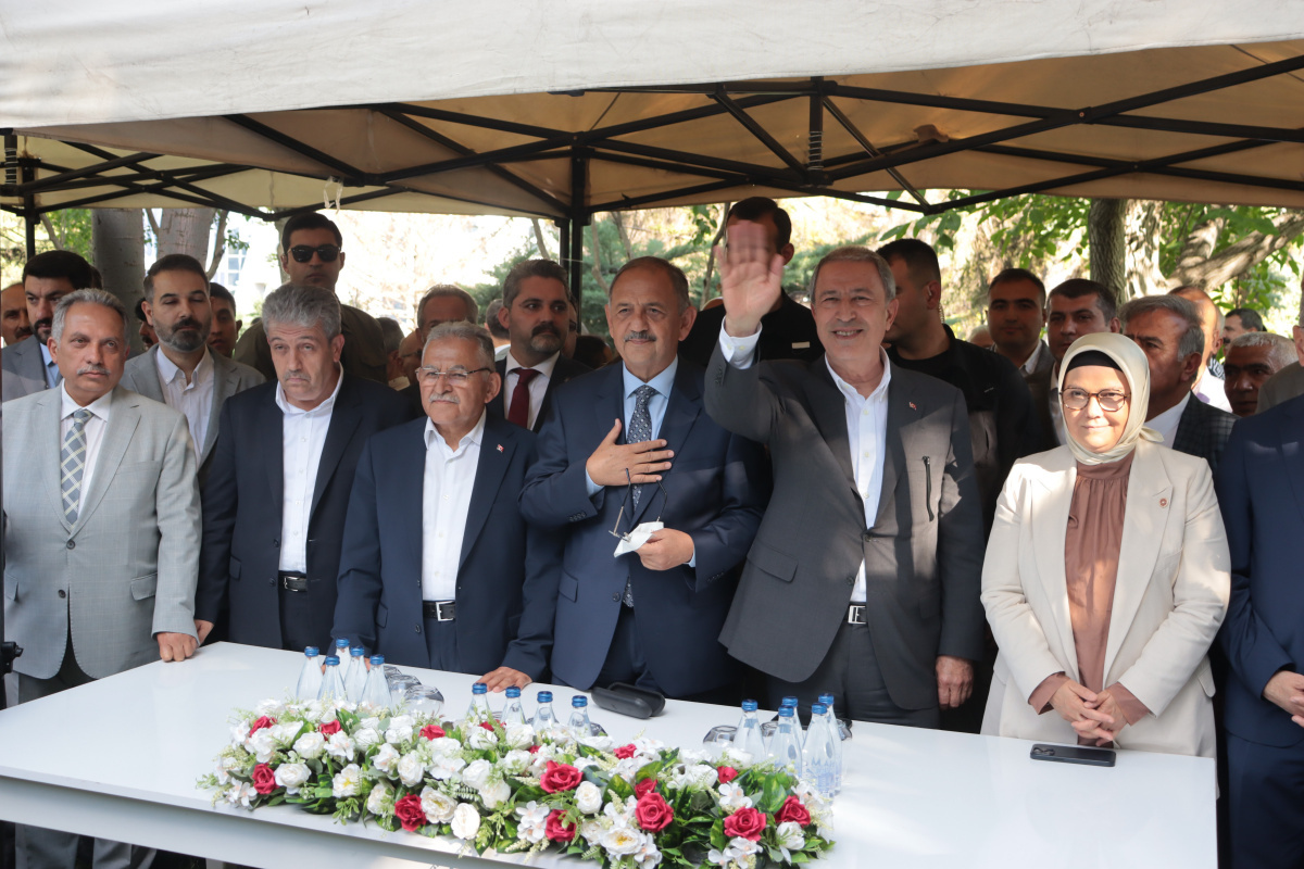 Bakan Özhaseki: ‘Depremde maddi zarar 100 milyar dolar’