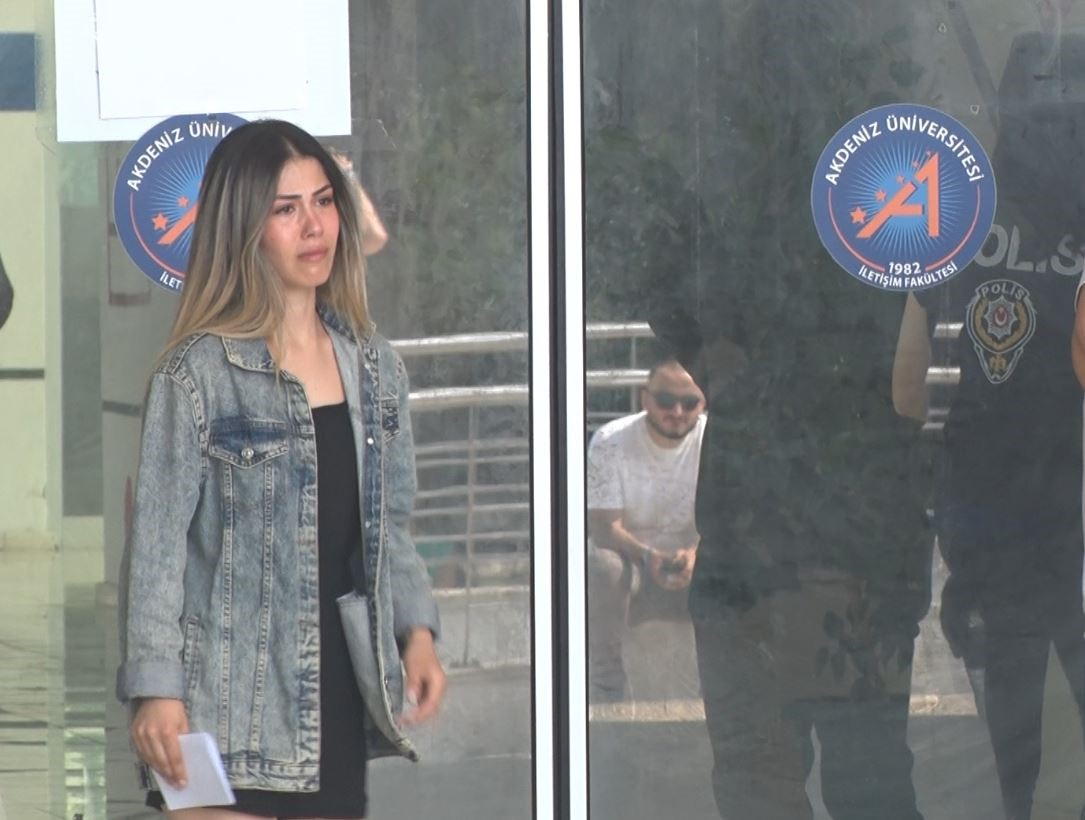 Kapının kapalı olduğunu görünce dünyası başına yıkıldı
