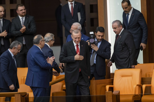 Meclis açılışına damga vuran olay! CHP, İYİ Parti ve HDP grupları Erdoğan gelince ayağa kalkmadı