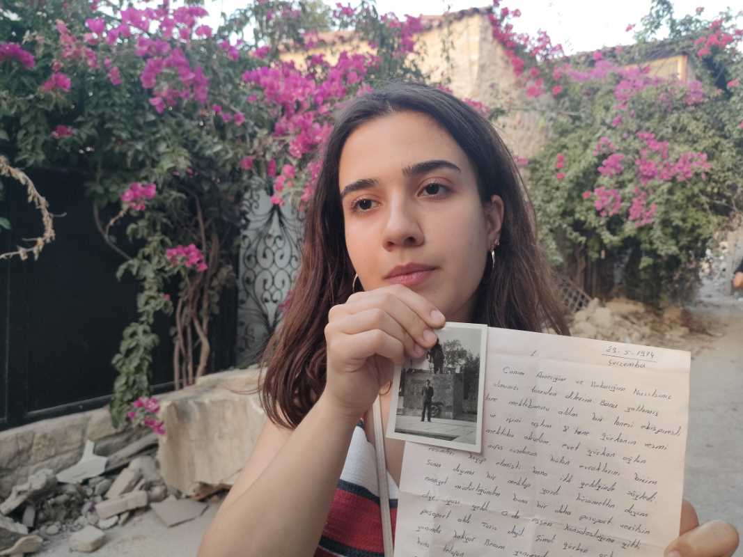 Enkazdan çıkan 49 yıllık mektup, tıp fakültesi öğrencisini duygulandırdı
