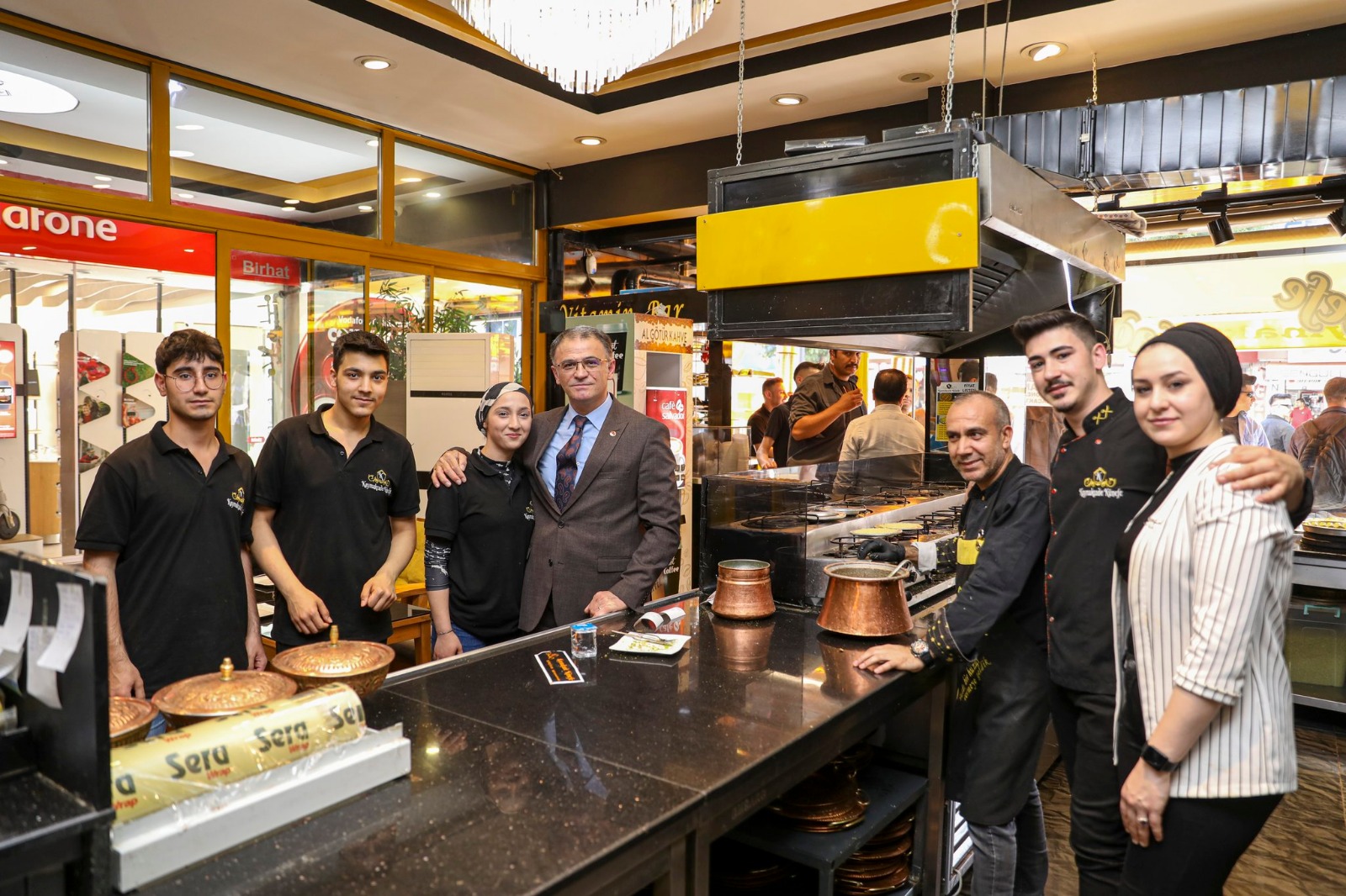 Vali Balcı esnafı ziyaret etmeye devam ediyor