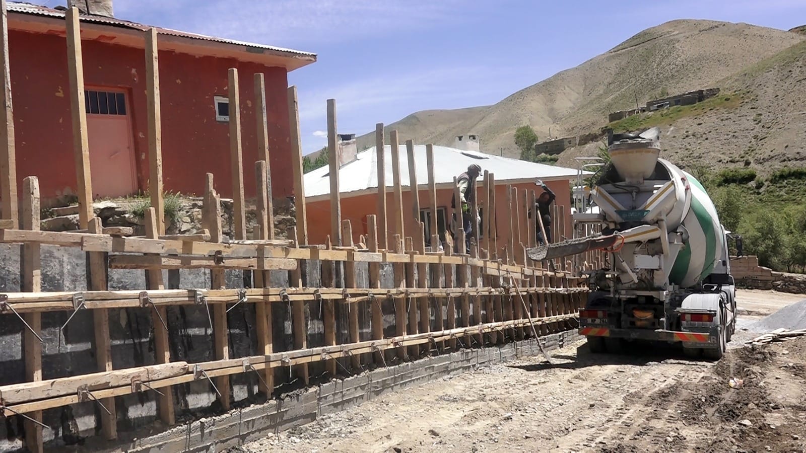 Gürpınar Belediyesi okul bahçelerini güvenli hale getiriyor