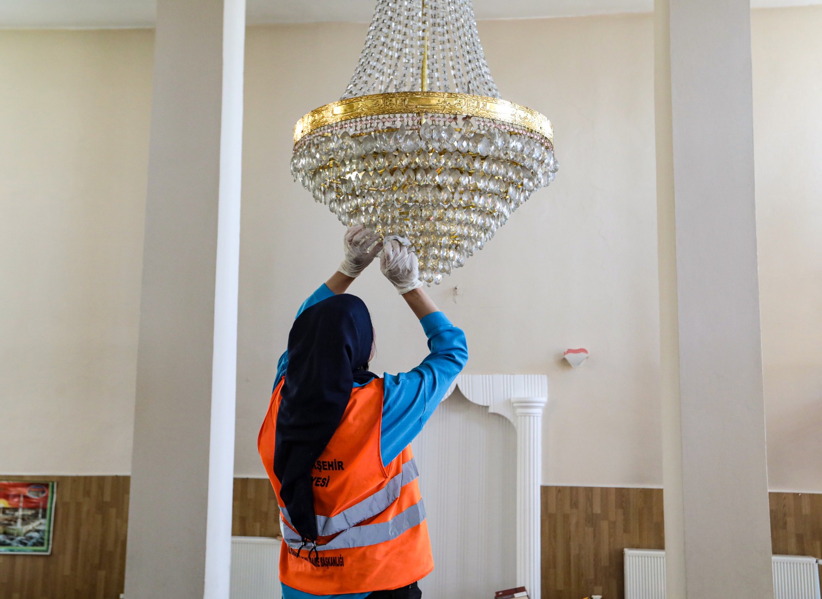 Kurban Bayramı öncesi camilerde temizlik yapıldı