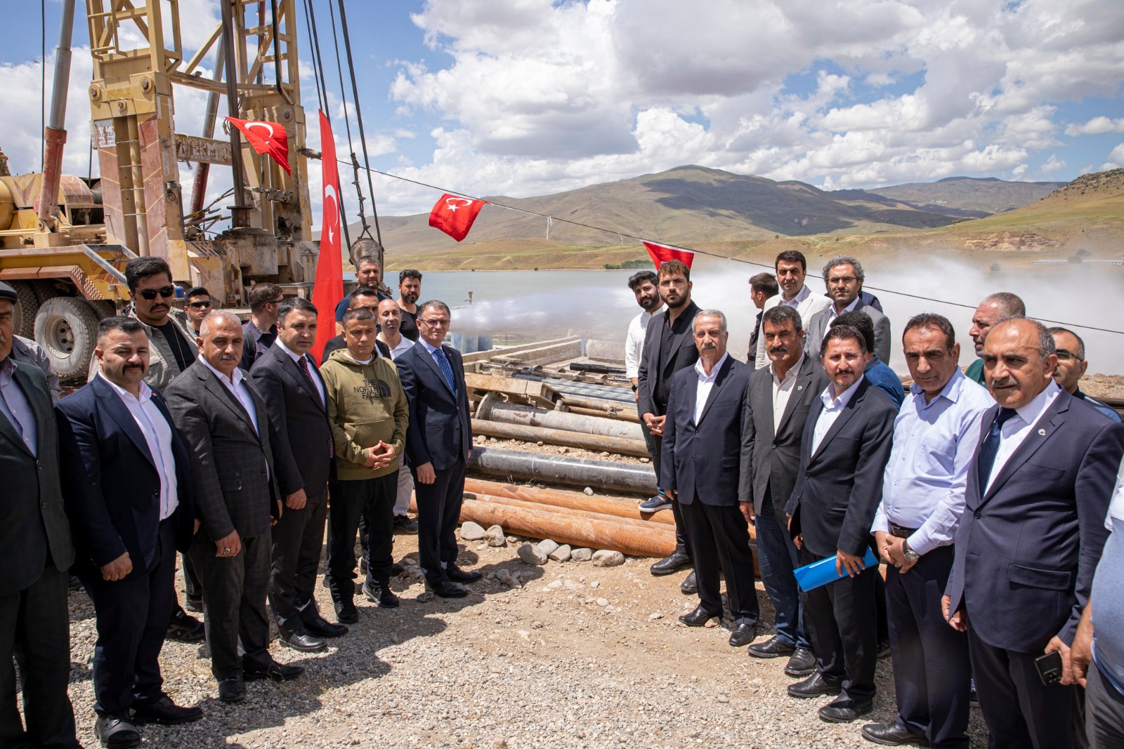 Vali Balcı, jeotermal sondajında incelemelerde bulundu