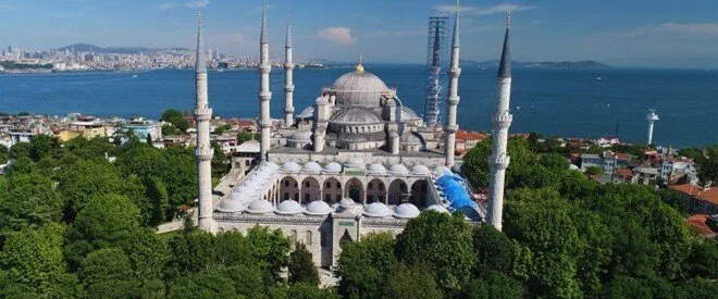 Sultanahmet Caminde ışık skandalı