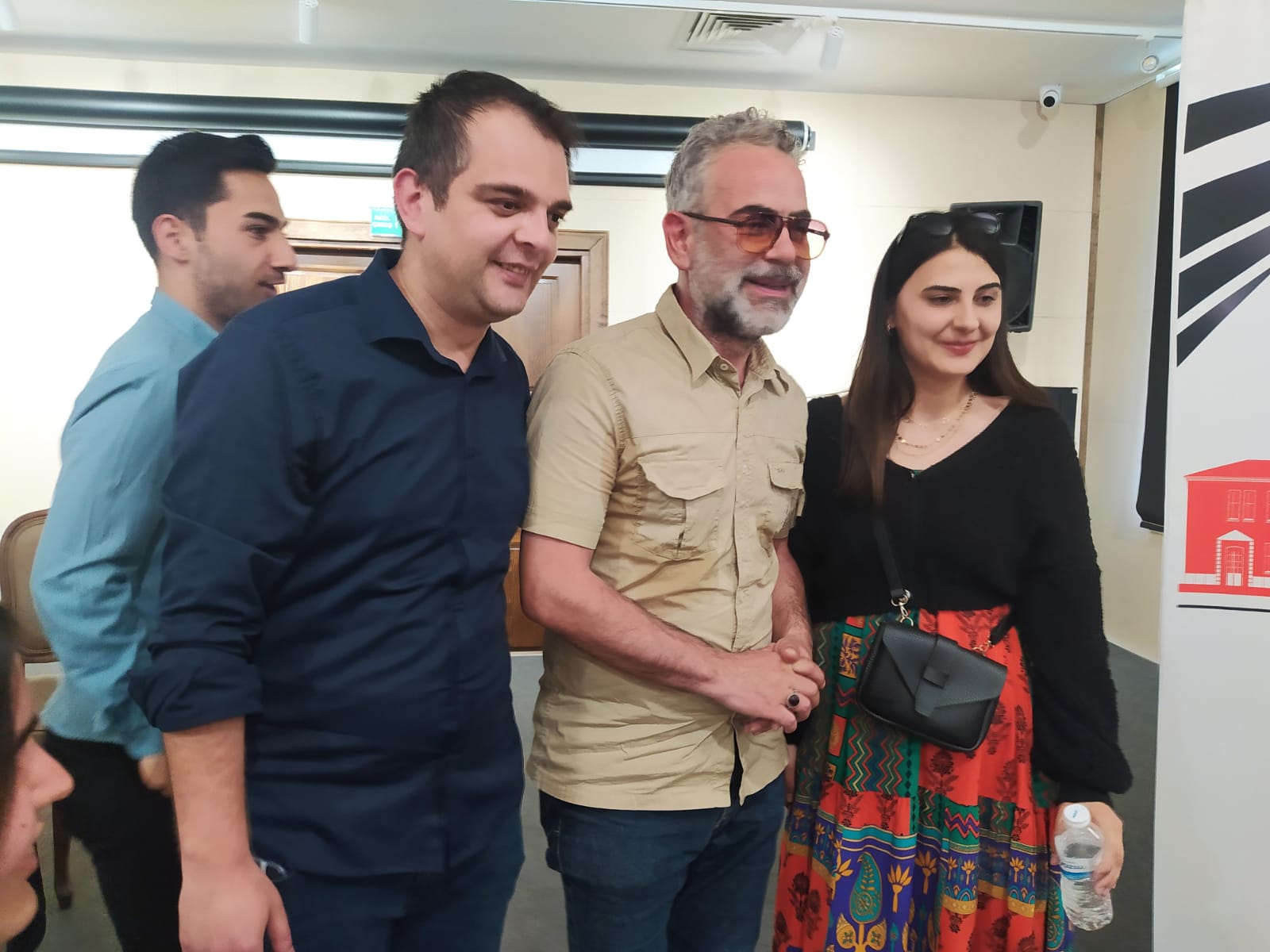 Ünlü Oyuncu Yurdaer Okur Van’da izleyicileri ile buluştu