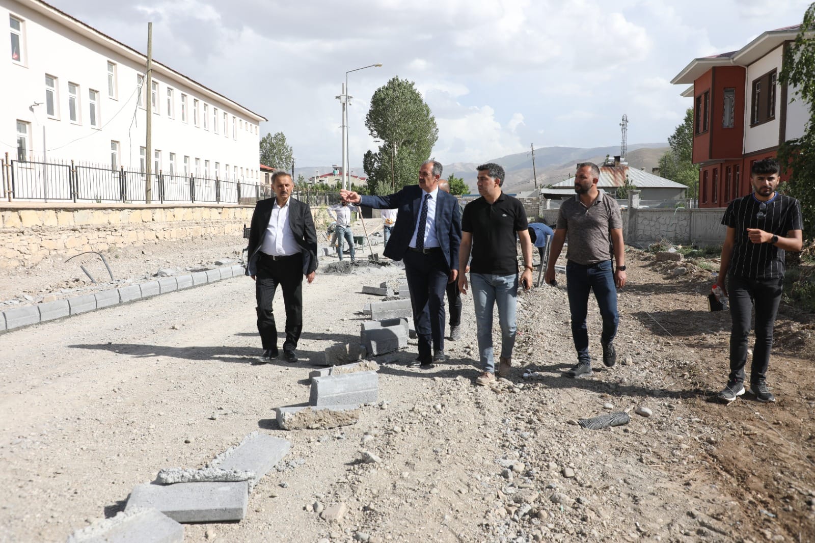 Gürpınar Belediyesi Prestij Cadde Çalışmalarına Devam Ediyor