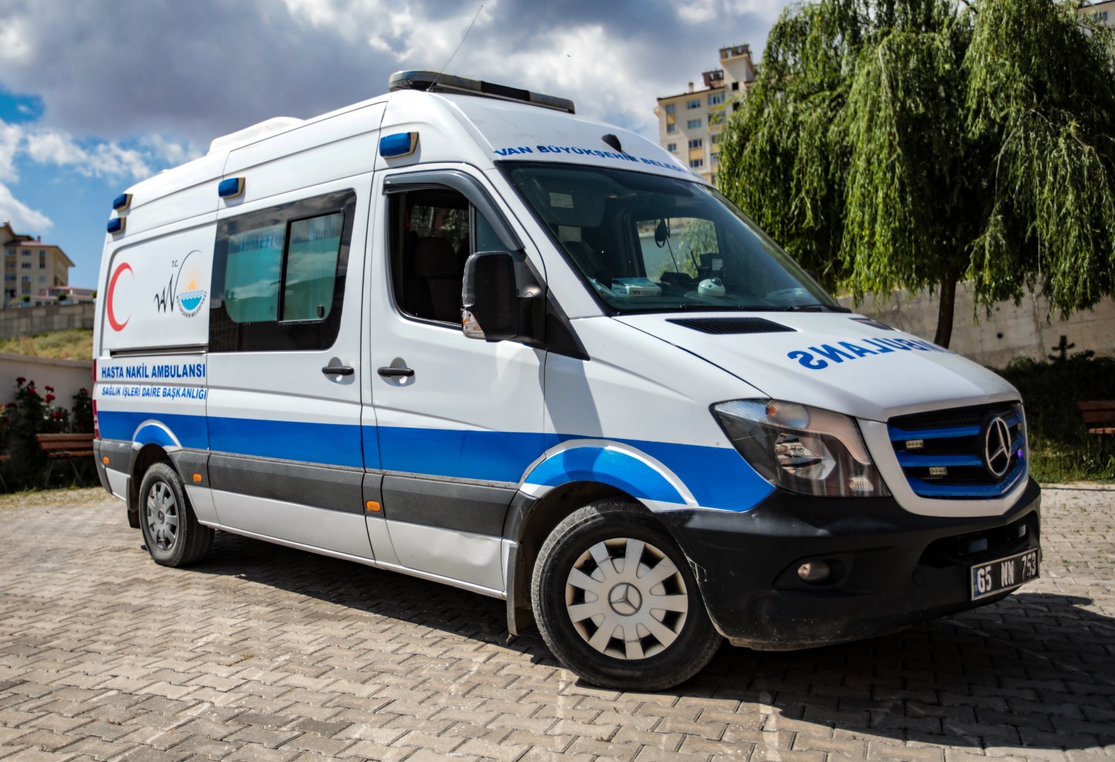 Büyükşehir Belediyesi’nin hasta nakil hizmeti devam ediyor
