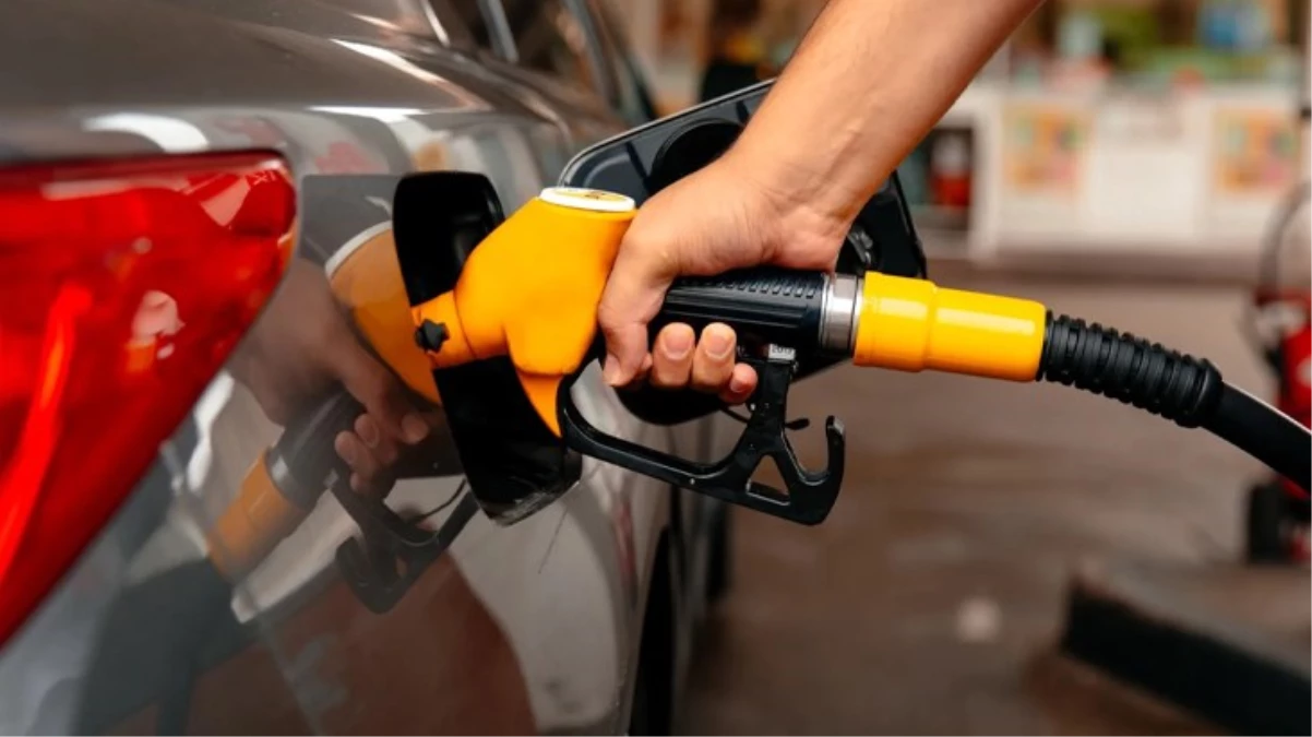 Bu gece yarısından itibaren motorine 1 lira 64 kuruş zam gelmesi bekleniyor