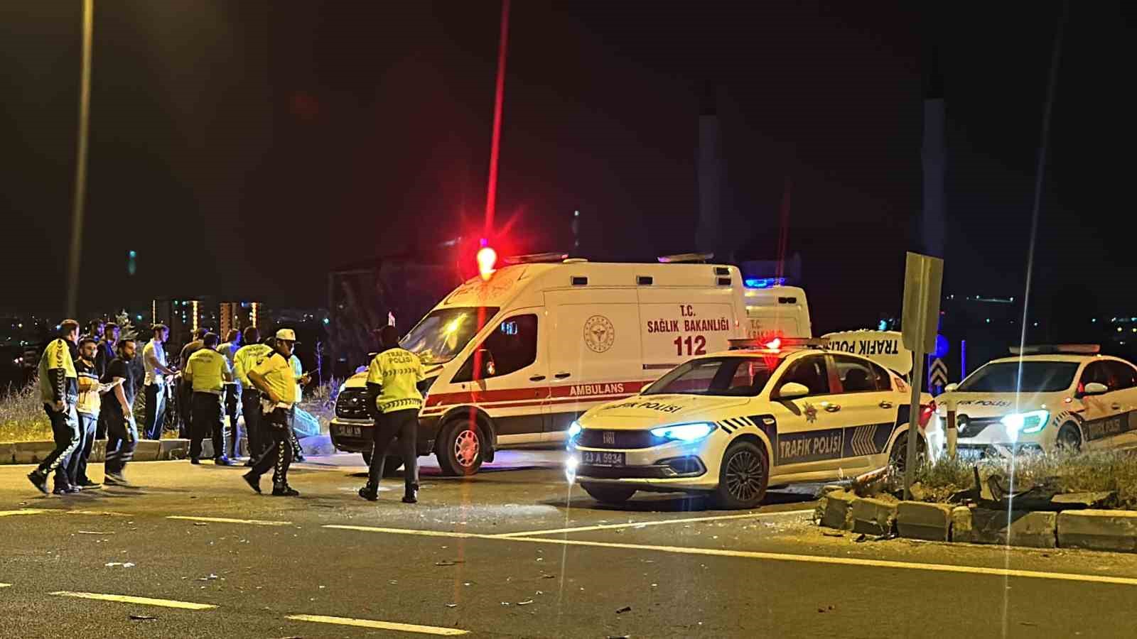 Elazığ’da hafif ticari araç ile otomobil çarpıştı: 2 yaralı