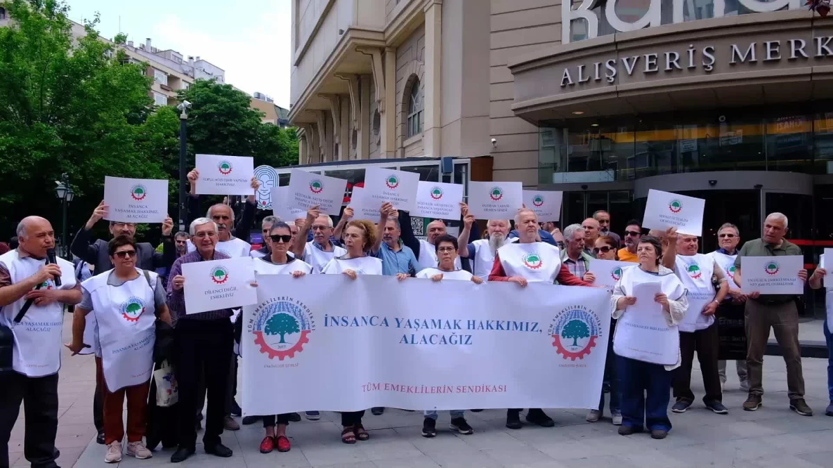 Emekliler bayram ikramiyesinin asgari ücrete yükseltilmesini istiyor