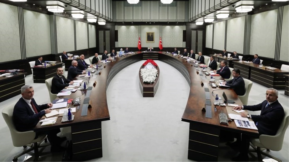 Kabine üyeleri eğitim hayatlarındaki başarılarıyla da dikkat çekiyor! Bakan Kacır, üniversite sınavında Türkiye 12.’si olmuş