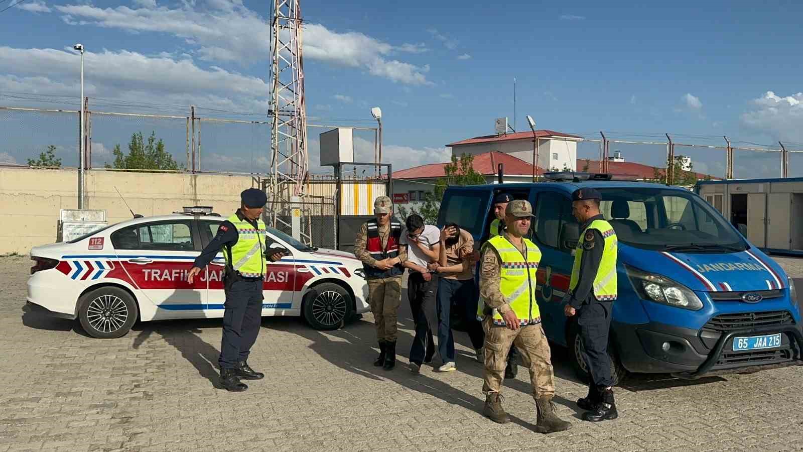 Şüphe üzerine durduran araç çalıntı çıktı