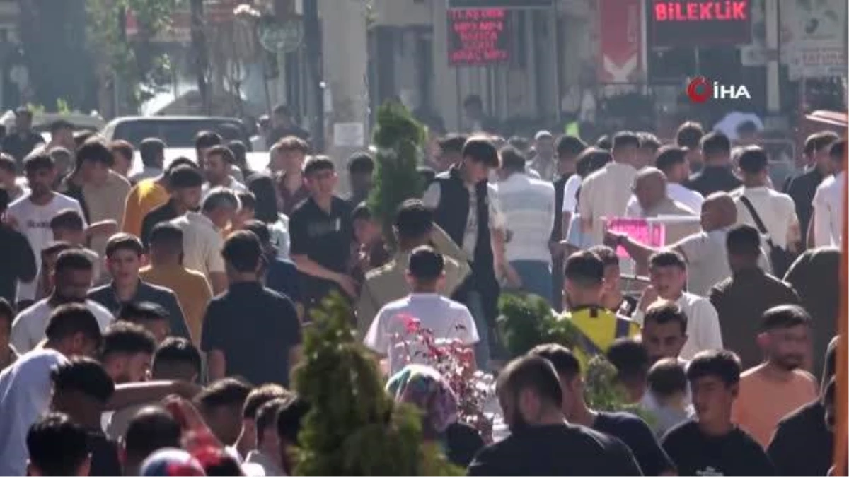 Van’da çarşı pazarda Kurban Bayramı yoğunluğu
