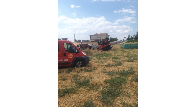 Yangın ihbarına giden itfaiye aracı devrildi: 3 yaralı
