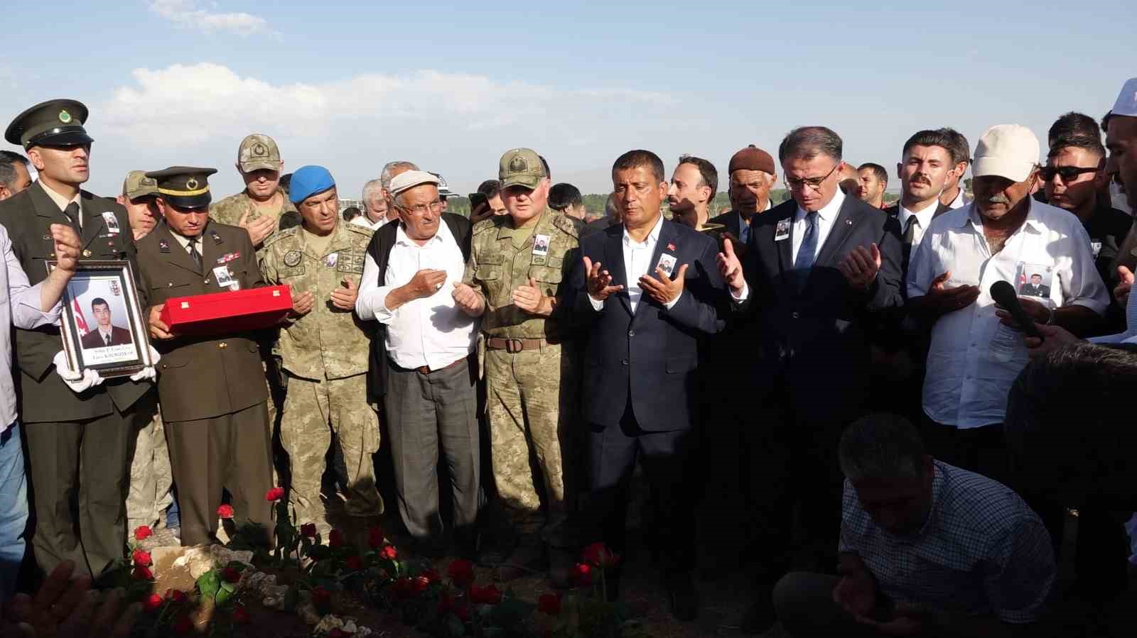 Şehit Enes Kırmızıkoç gözyaşları arasında son yolculuğuna uğurlandı