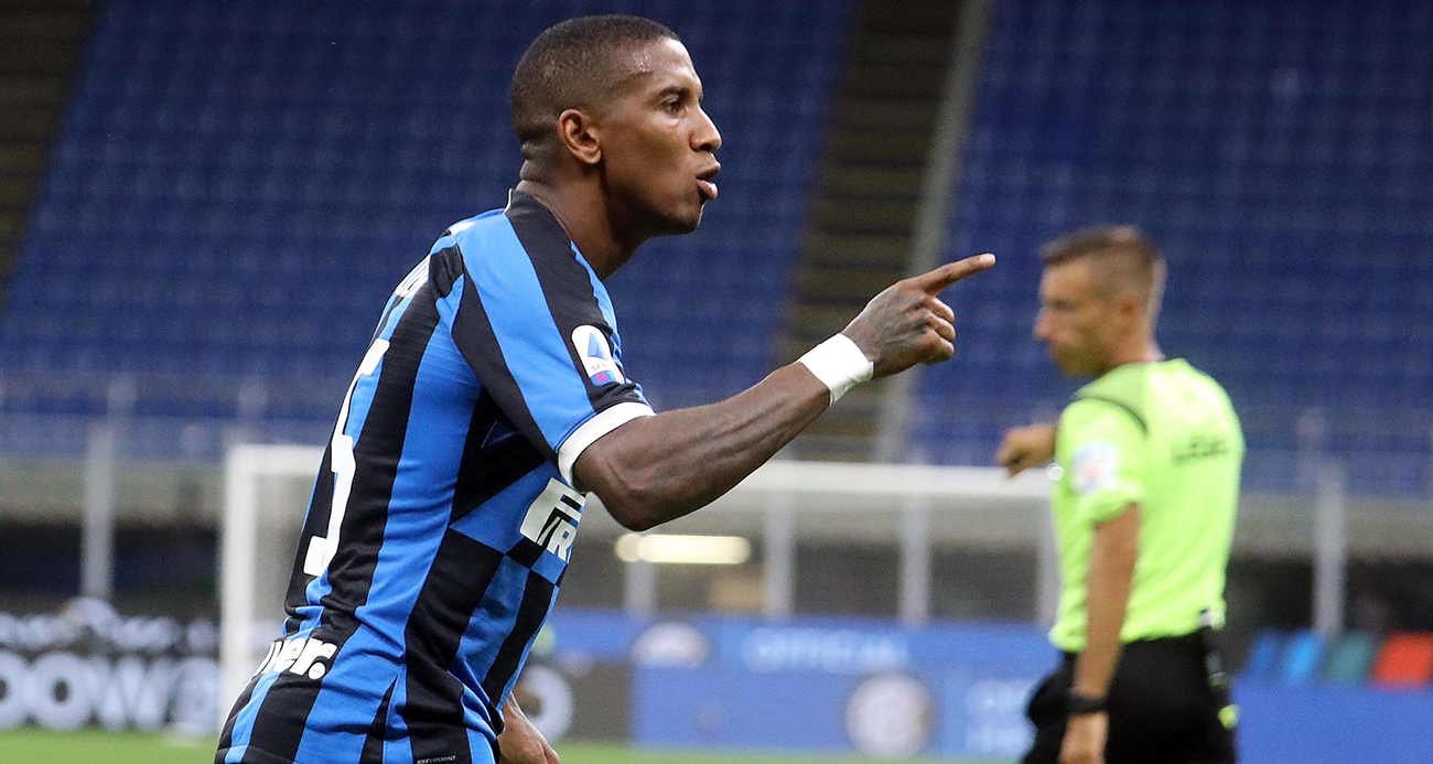 Everton, 38 yaşındaki Ashley Young’ı transfer etti