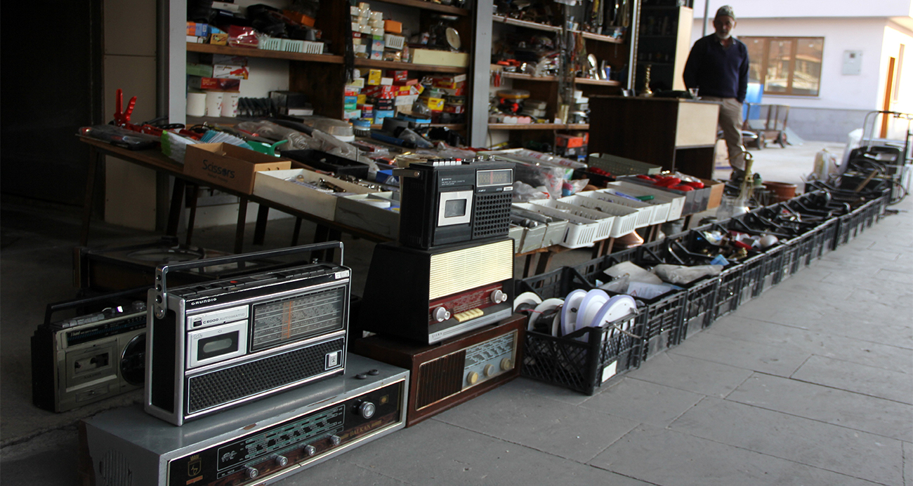 X kuşağının popüler ürünleri demode olunca şark köşelerini süslüyor