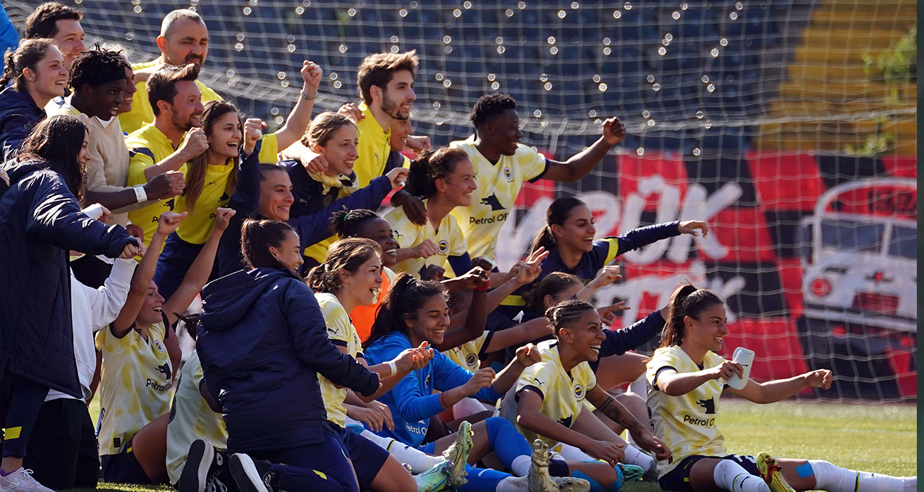 Fenerbahçe Kadın Futbol Takımı 13 oyuncu ile sözleşme yeniledi