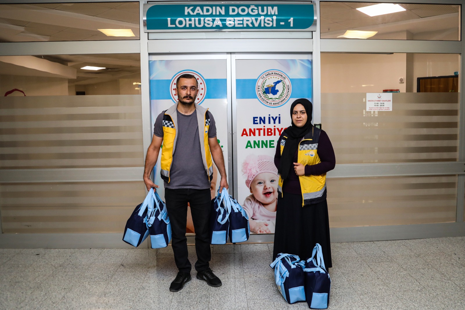 Van’da yeni doğan bebeklere bebek çantası hediye ediliyor