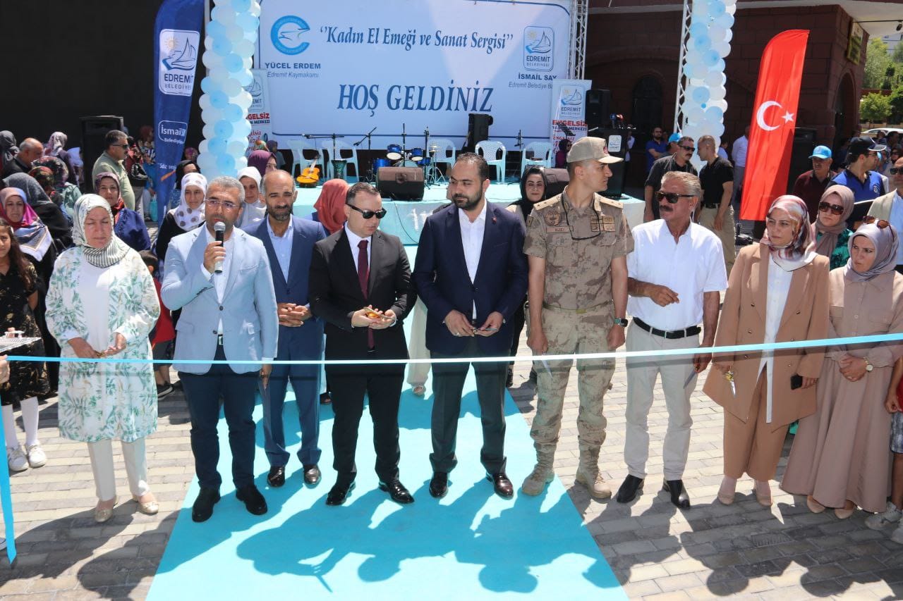 Edremit’te ‘Kadın El Emeği ve Sanat Sergisi’ açıldı