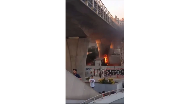 Haliç metro köprüsü altında korku dolu anlar: Trafo patlayınca yangın çıktı
