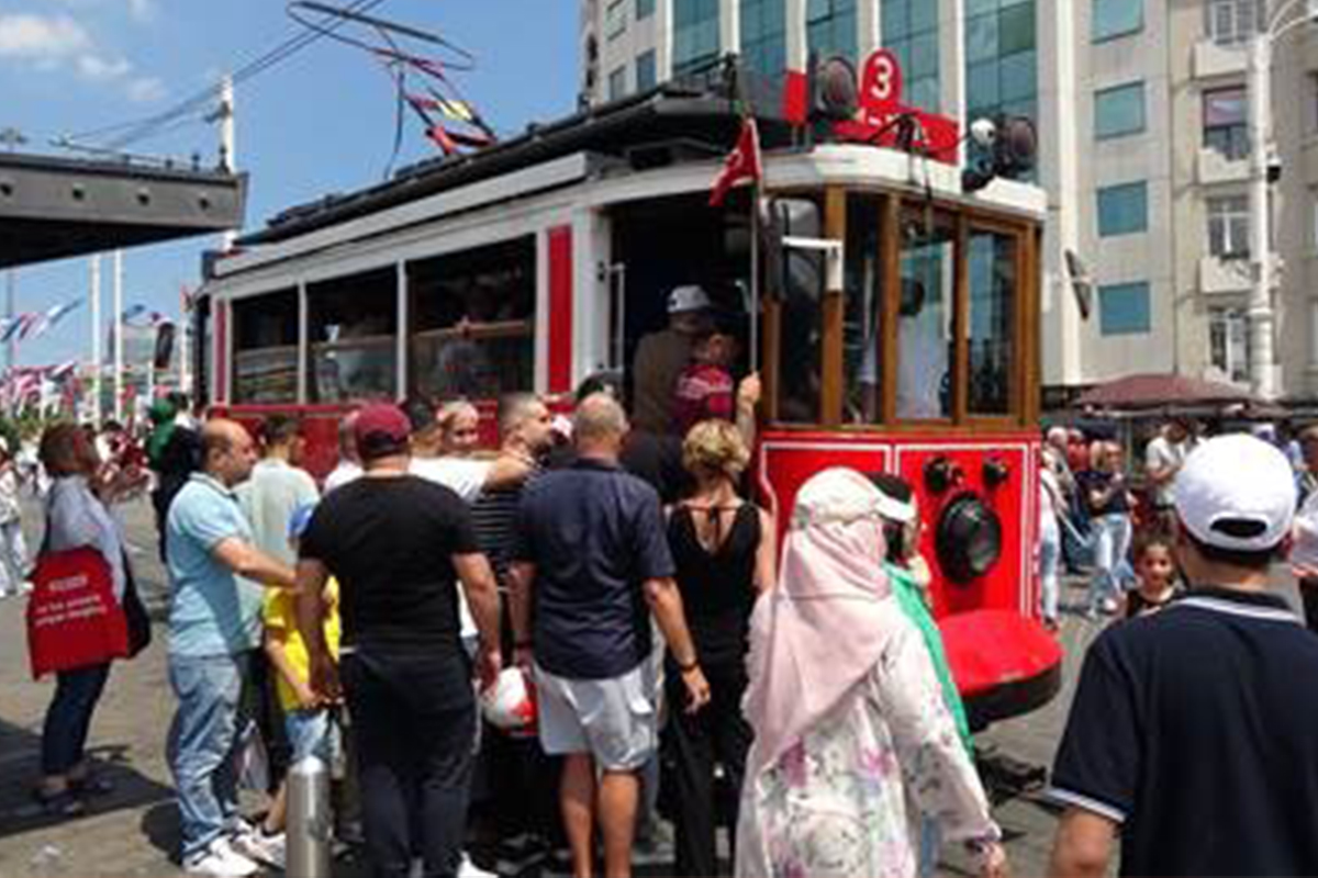 Taksim’de bayram yoğunluğu