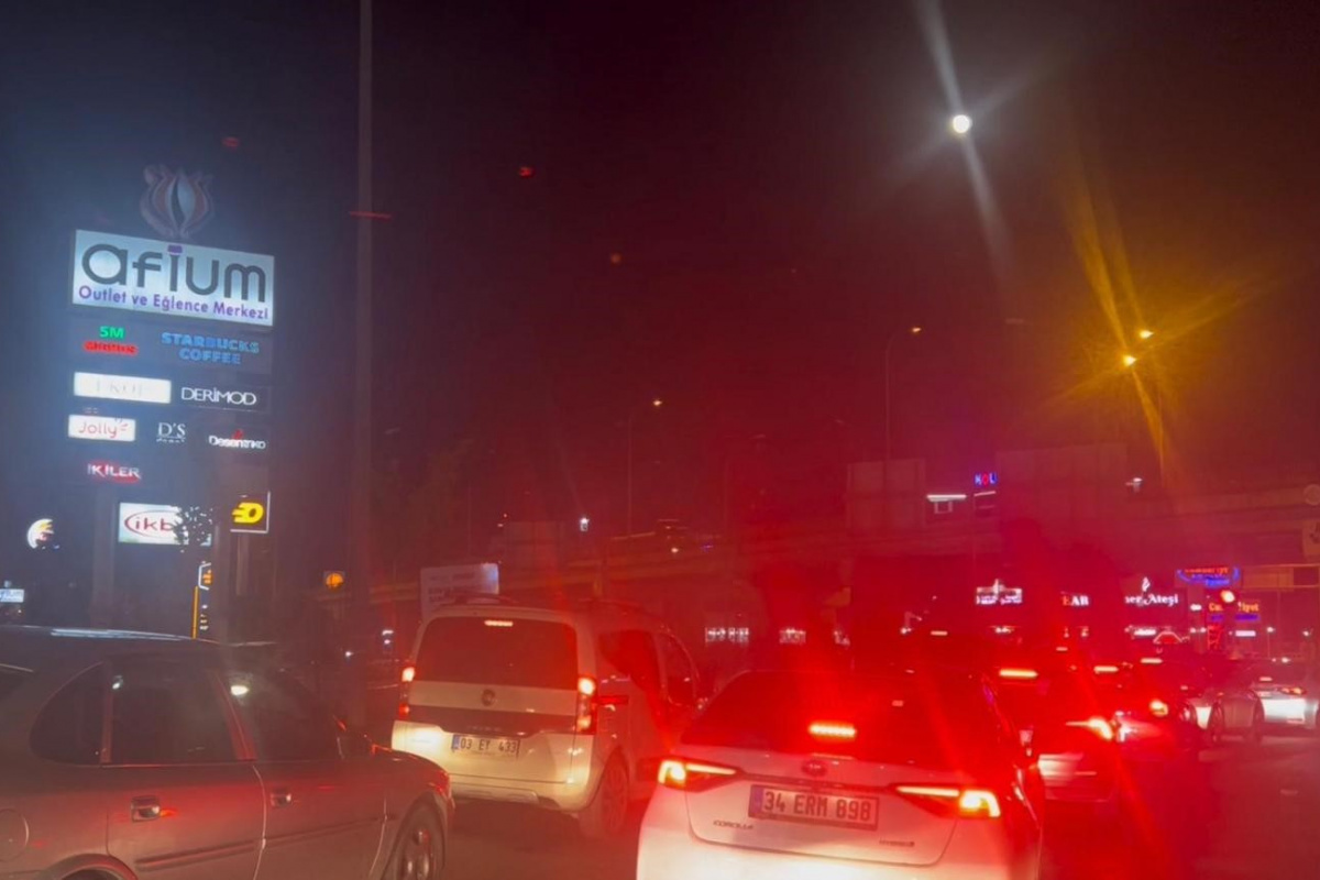 Afyonkarahisar’da karayollarında tatil dönüş yoğunluğu yaşandı