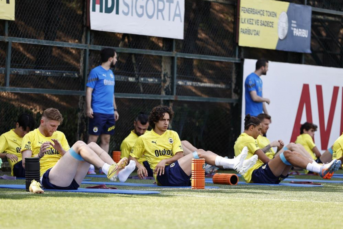 Fenerbahçe, yeni sezon hazırlıklarını sürdürdü
