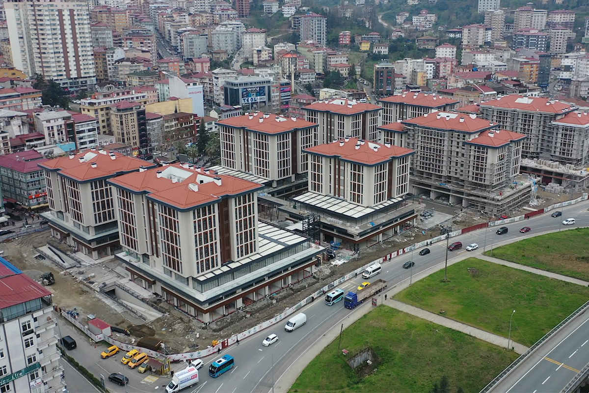 Rize’de belediye bloklarındaki iş yerleri hak sahiplerine teslim ediliyor