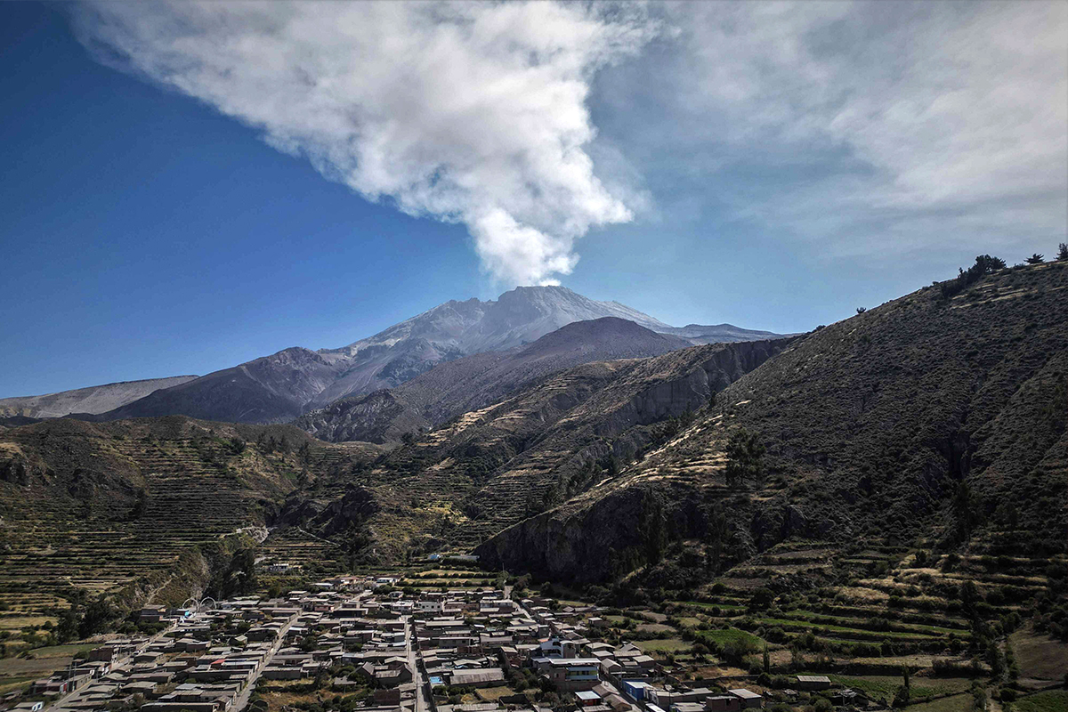 Peru’da Ubinas Yanardağı patladı, acil durum ilan edildi