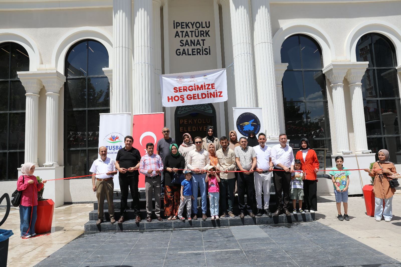 Tuşba Gençlik Merkezi’nden çini seramik sergisi