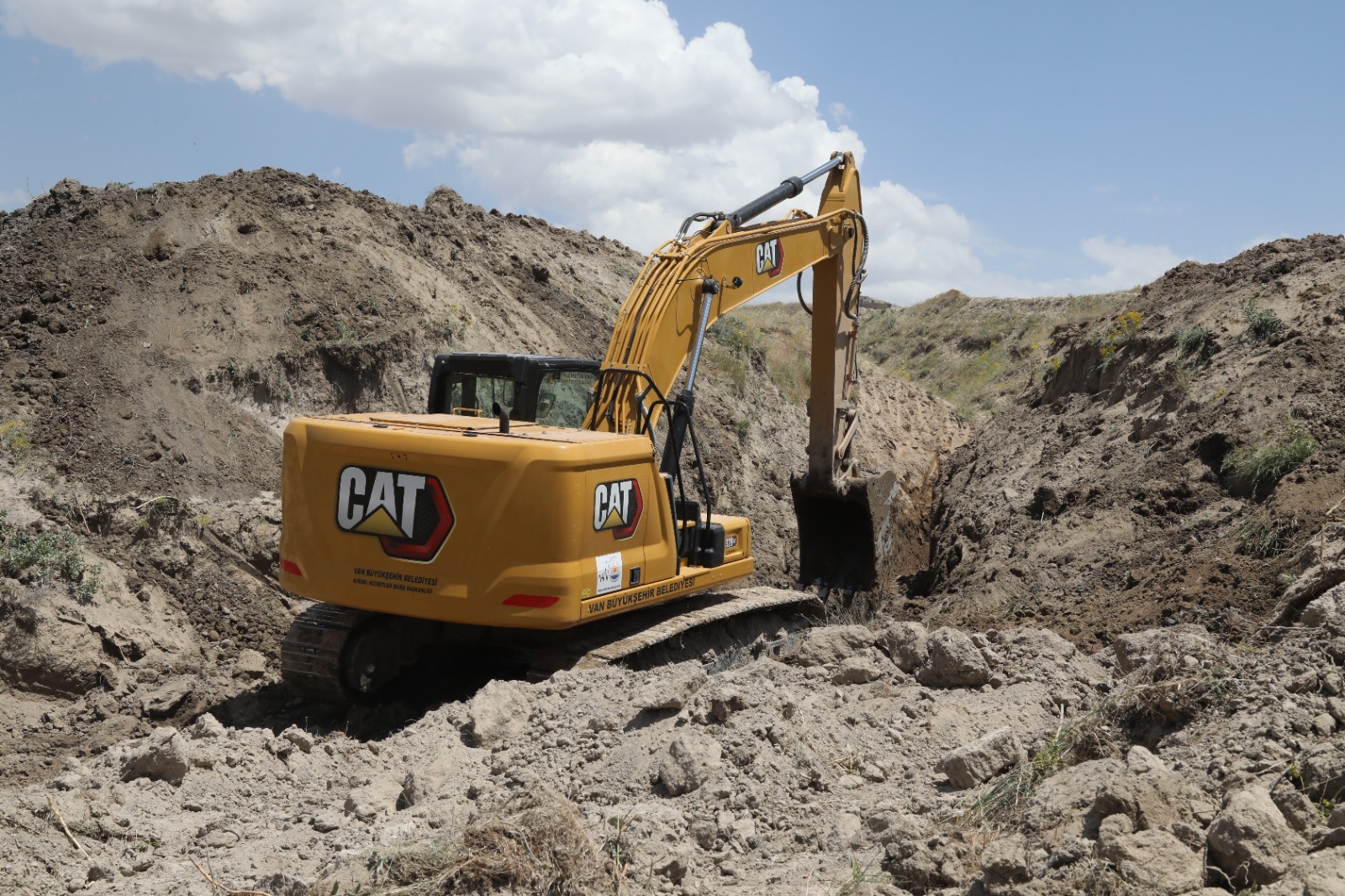 Van’da sulama kanalları ve göletler temizleniyor