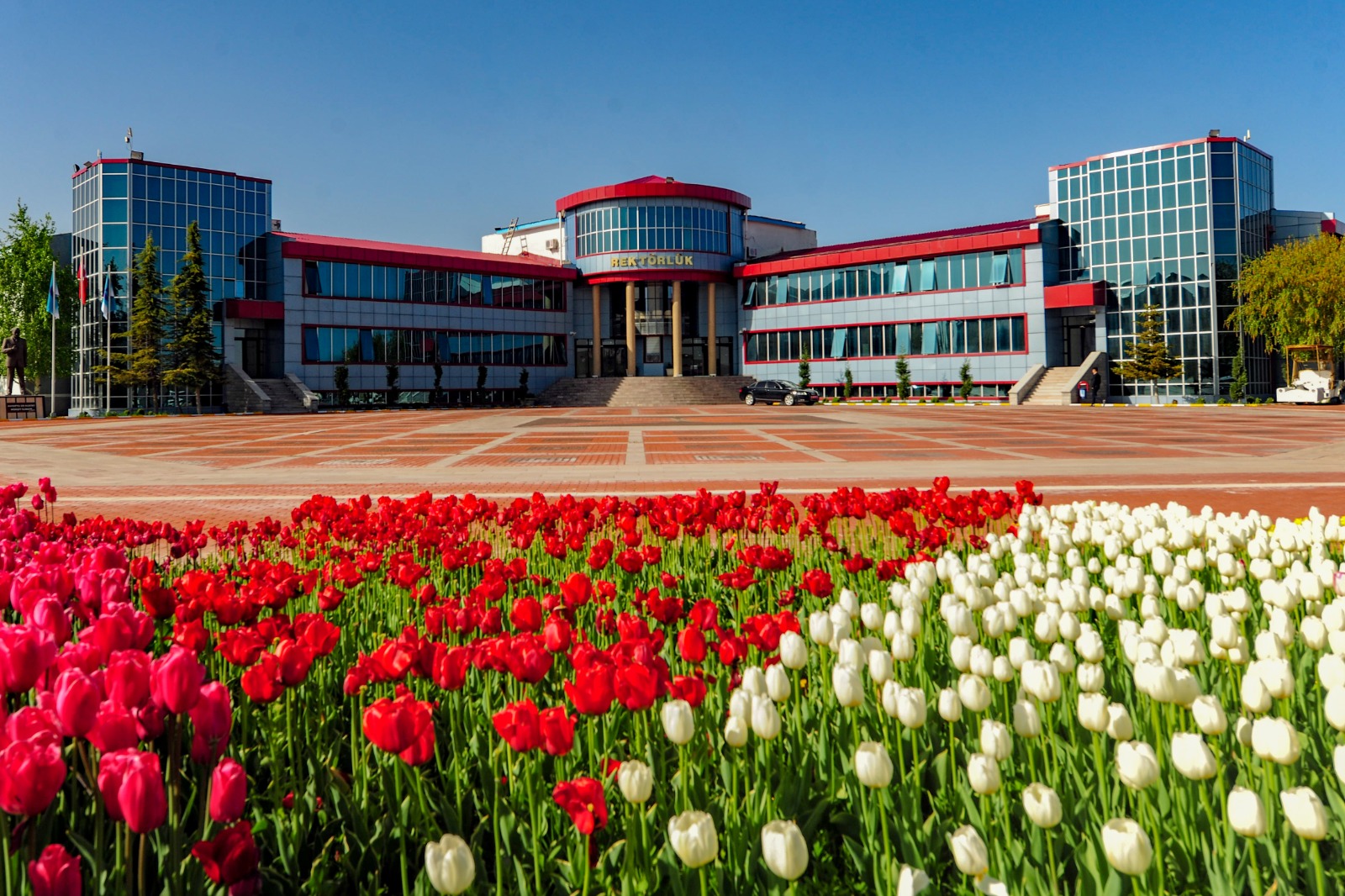 Van YYÜ dünyanın en genç üniversiteleri arasında yerini aldı