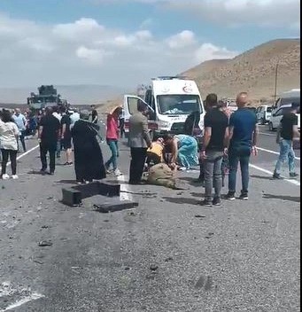 Van’da askeri araçla otomobil çarpıştı: Çok sayıda yaralı var