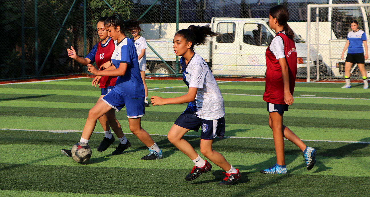 Futbol aşkına 200 kilometre yol gidiyorlar