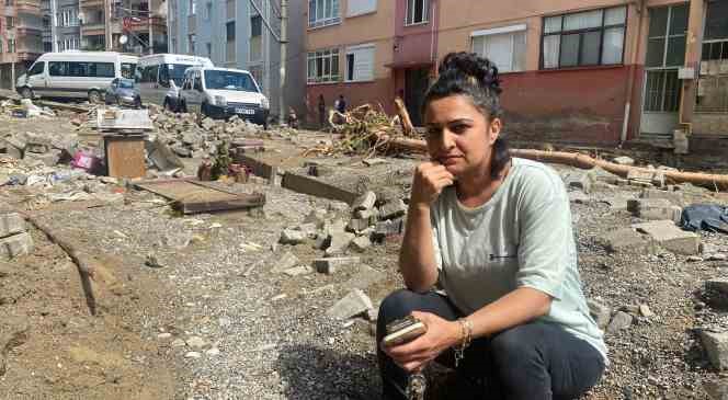Müşterilerini kurtardı, kendisini ise sel sularından yakınları kurtardı