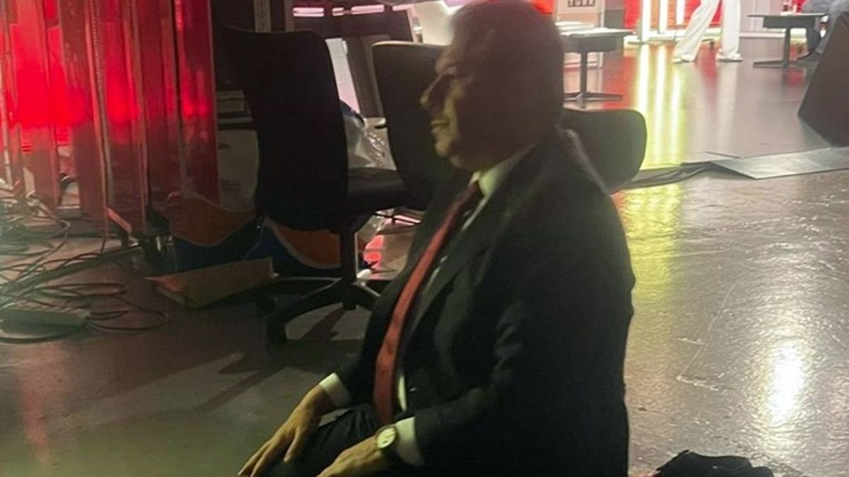 AK Parti’de ismi İBB adaylığı için geçen Tevfik Göksu’nun namaz fotoğrafı gündem oldu