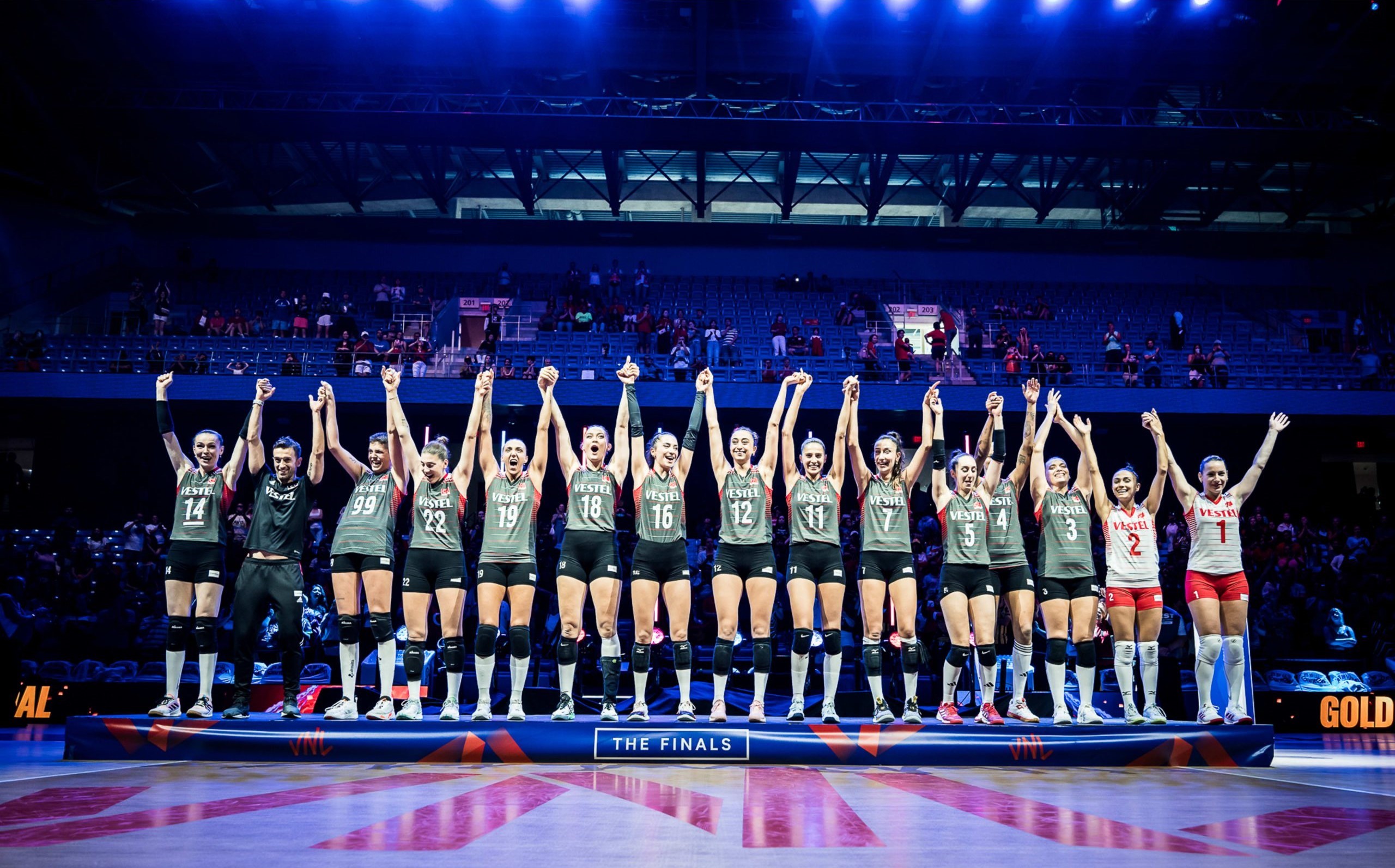 Türkiye, voleybolda adını zirveye yazdırdı