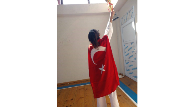 Staj gördüğü itfaiyede Avrupa Şampiyonası’na hazırlanıyor