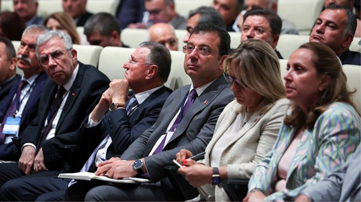 CHP toplantısındaki gerginlik kulislere düştü! İmamoğlu’ndan kendisine, “Ahlaksızsın” diyen belediye başkanına sert yanıt