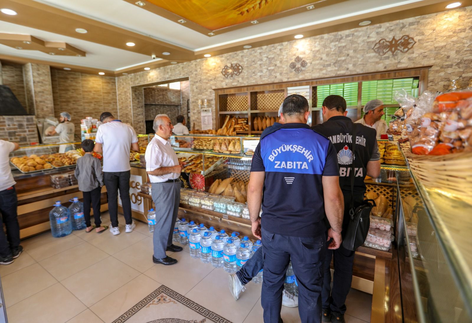 VAN’DA FIRIN VE UNLU MAMÜLLERİ DENETLENDİ