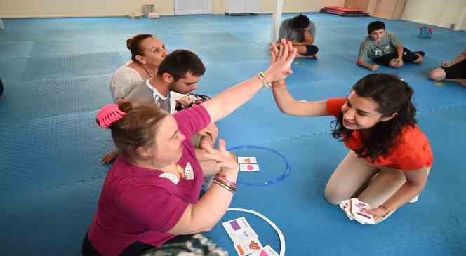 Engelli bireyler sosyal hayata adapte oluyor